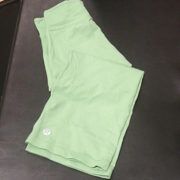 Lululemon capris - Picture 1 of 5